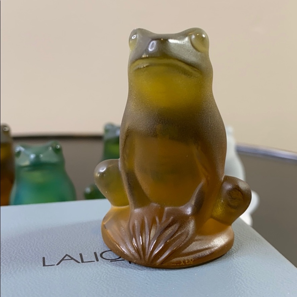 Lalique Sitting Frog Statute • Smoke • Ref:3022200